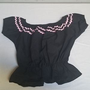 Stretchy rockabilly peasant top.